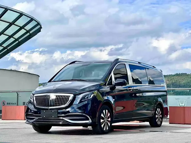 Mercedes-Benz Vito 2023 2.0T Business 7-Seater