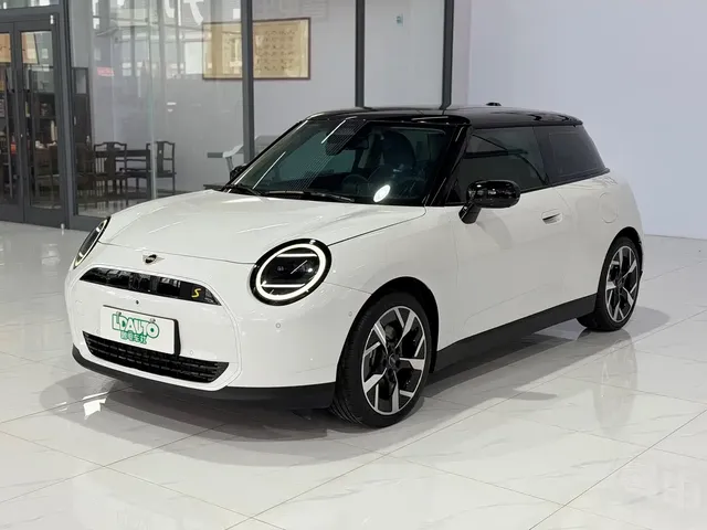 MINI Electric MINI COOPER 2025 Facelift 463km COOPER SE Artist Trim