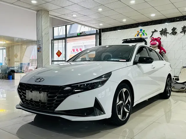 Hyundai Elantra 2022 1.5L CVT LUX Premium Edition