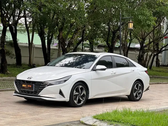 Hyundai Elantra 2021 1.5L CVT LUX Premium Edition