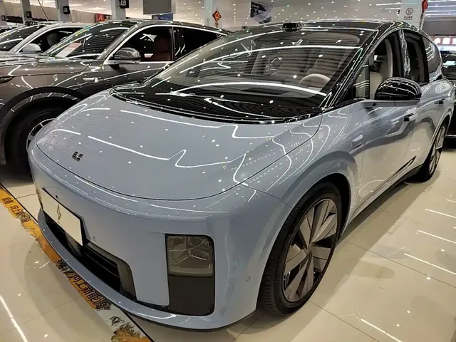 Li Auto Li i8 2025 Standard Edition