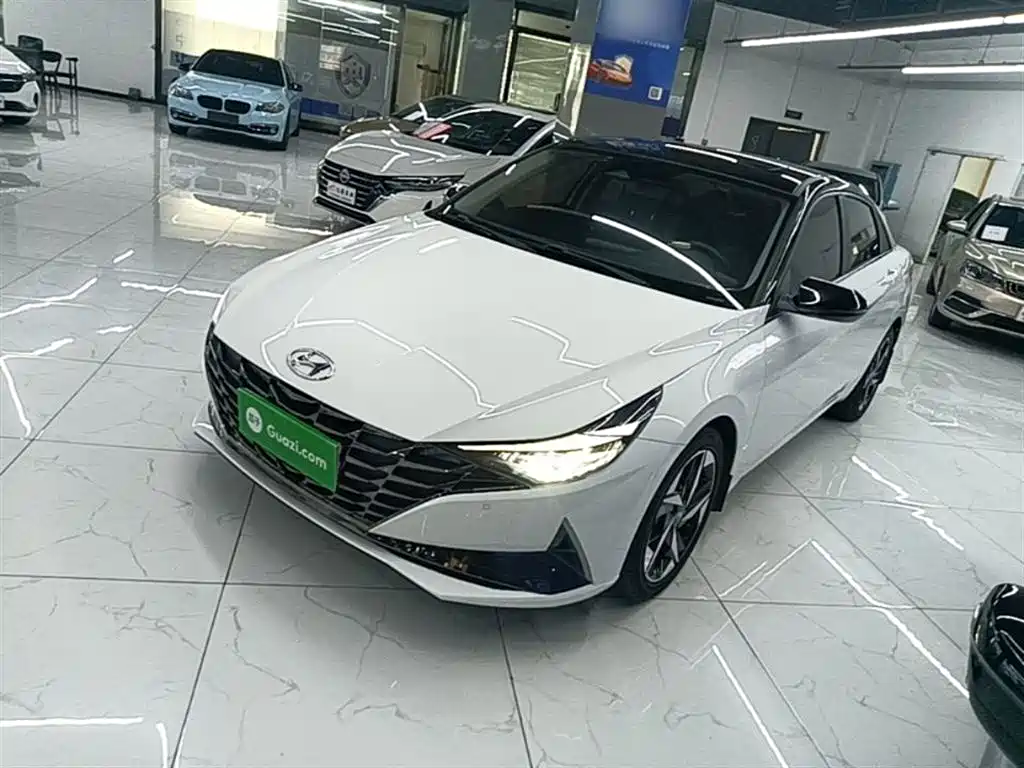 Hyundai Elantra 2022 1.5L CVT LUX Premium Edition