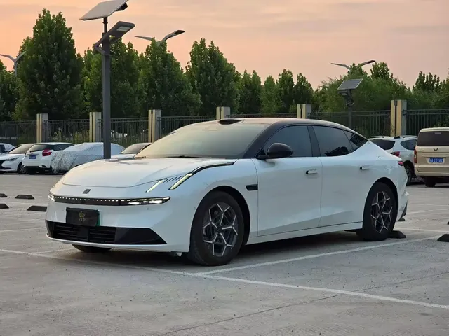 Lynk & Co 10 EM-P 2025 Model 120km Base Version