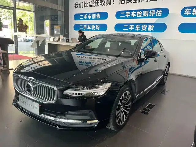 Volvo S90 2024 B5 Momentum Luxury Edition
