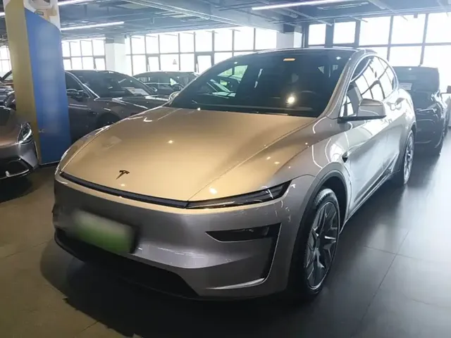 Tesla Model Y L 2025 Facelift Long Range AWD