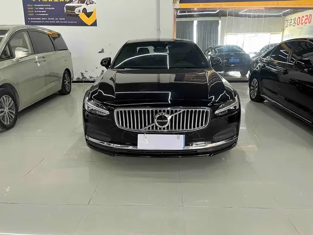 Volvo S90 2024 B5 Momentum Luxury Edition