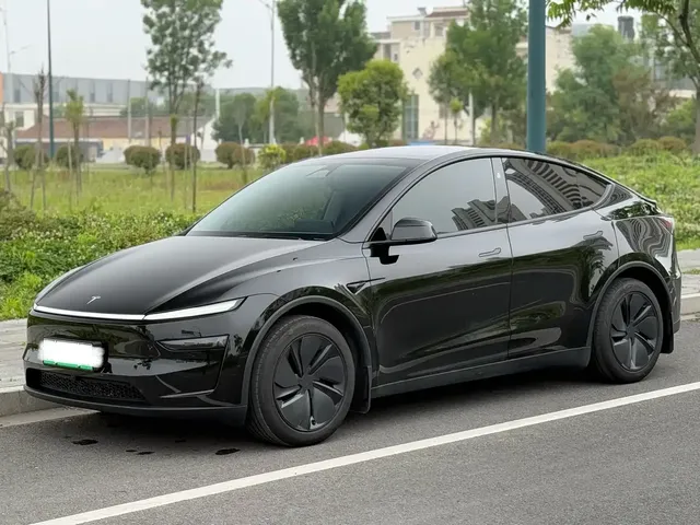 Tesla Model Y 2025 Rear-Wheel Drive