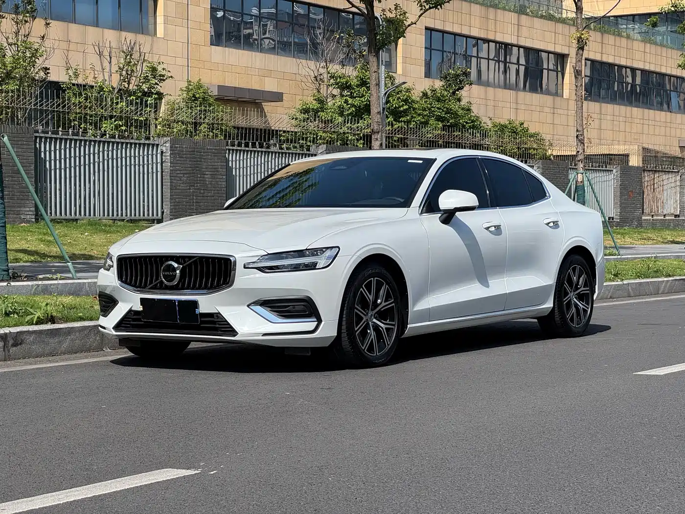 Volvo S60 2025 B4 Smart Luxury Edition
