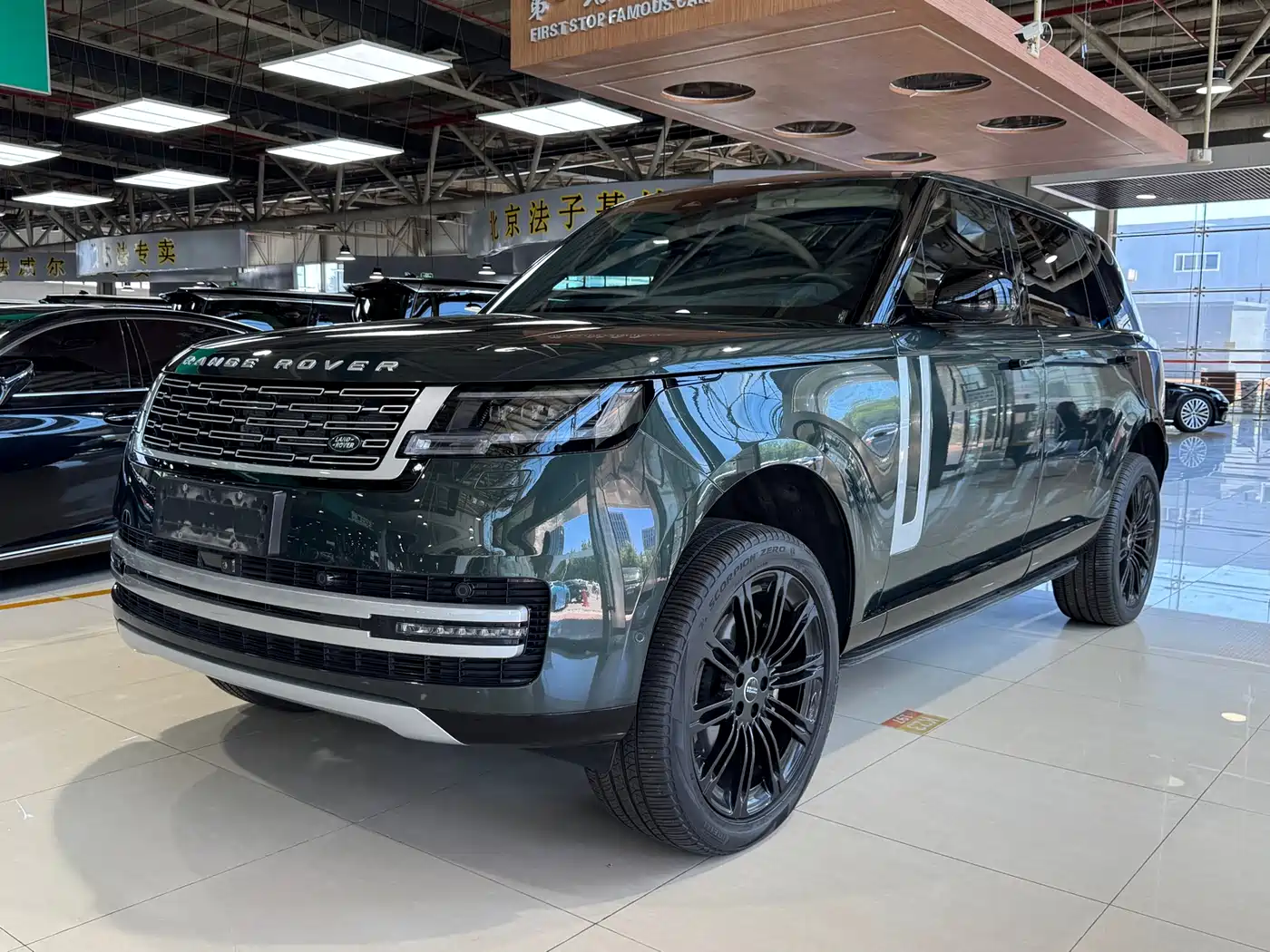 Land Rover Range Rover 2025 3.0 L6 400PS Genesis Extended Wheelbase