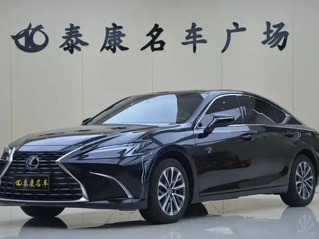Lexus ES 2025 200 Ultimate Edition