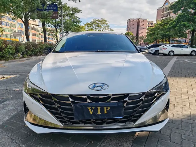 Hyundai Elantra 2021 1.5L CVT LUX Premium Edition