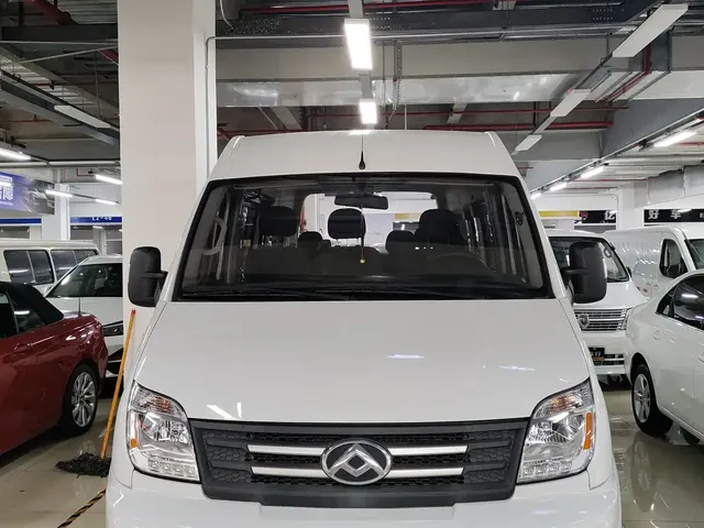 SAIC Maxus Xintu V80 2023 2.0T Manual Classic Aoyun Power Edition Long Wheelbase Medium Roof 6/7/8/9-Seater