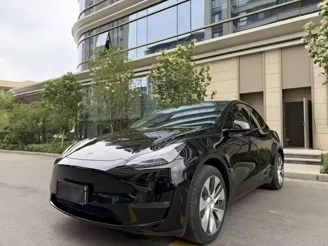 Tesla Model Y 2023 Long Range All-Wheel Drive Edition
