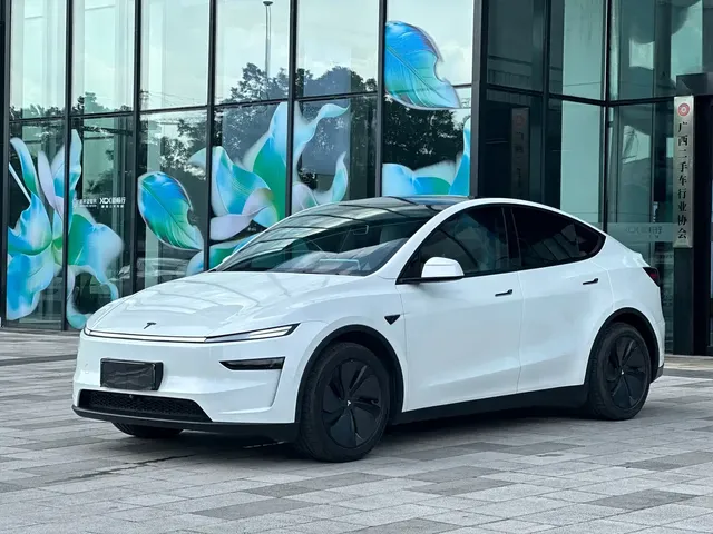 Tesla Model Y 2025 Facelift Long Range All-Wheel Drive