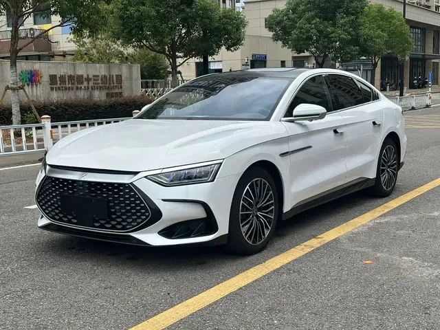 BYD Han 2022 DM-i 121KM Prestige