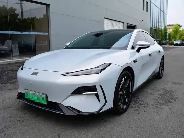 Geely Galaxy E8 2024 Model 550km RWD Soaring Dragon Edition