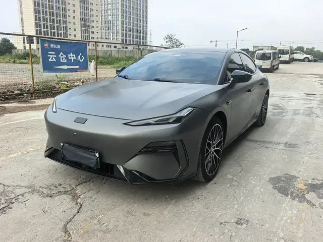 Geely Galaxy E8 2024 620km 4WD Starship Performance Edition