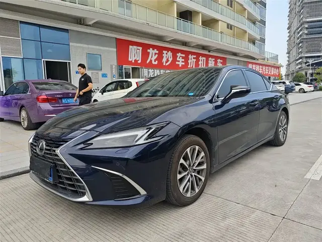 Lexus ES 2025 200 Ultimate Edition