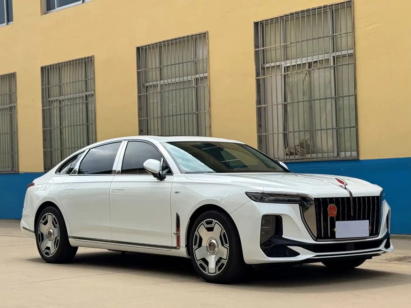 Hongqi H9 2024 2.0T Qi Enjoy Private Fashion Edition