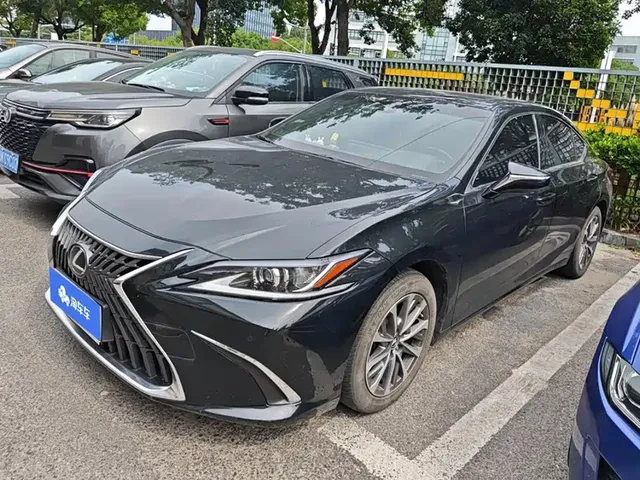 Lexus ES 2022 300h Excellence Edition