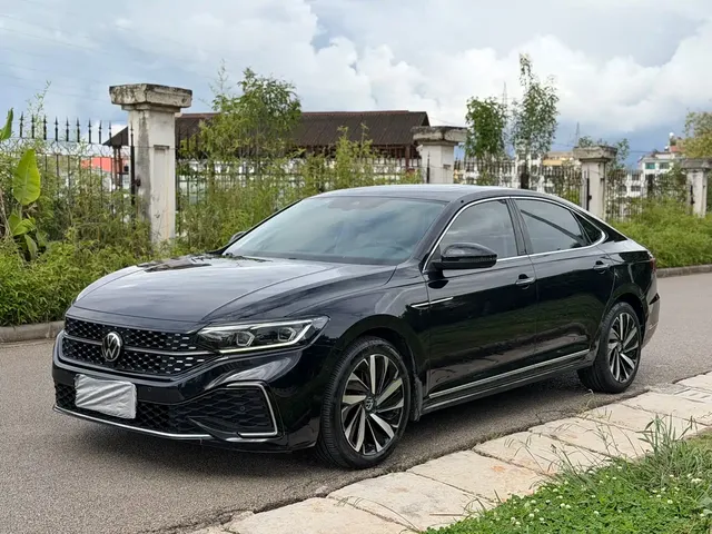 Volkswagen Passat 2022 330TSI Starlight Luxury Edition