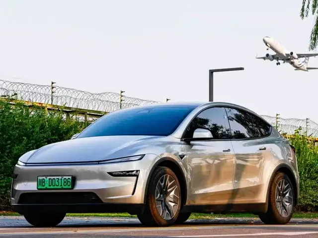 Tesla Model Y L 2025 Facelift Long Range AWD