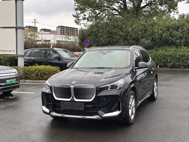 BMW iX1 2026 eDrive25L X Design Package