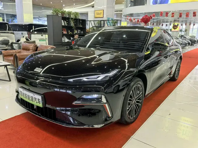 Geely Galaxy Xingyao 8 2025 130km EM-i Premium Edition