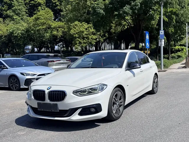 BMW 1 Series 2018 118i Sport Edition
