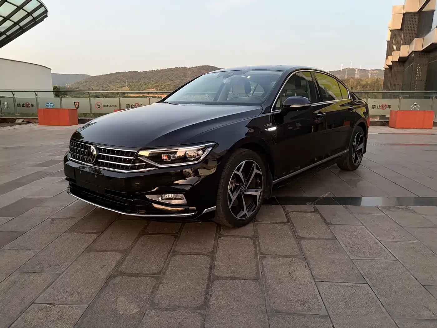 Volkswagen Magotan 2023 Model 2 Million Commemorative Edition 330TSI DSG Luxury