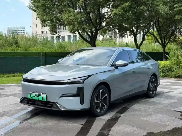 Geely Galaxy L6 2024 60km PLUS Soaring Dragon Edition