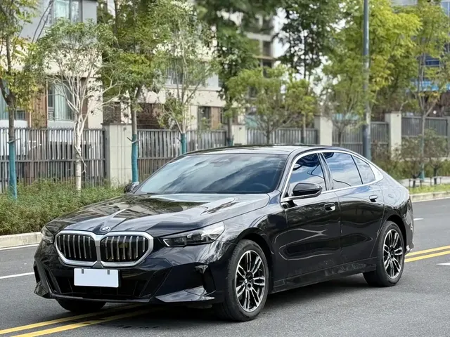 BMW 5 Series 2025 530Li Leading M Sport Package