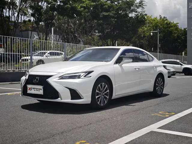 Lexus ES 2025 200 Ultimate Edition