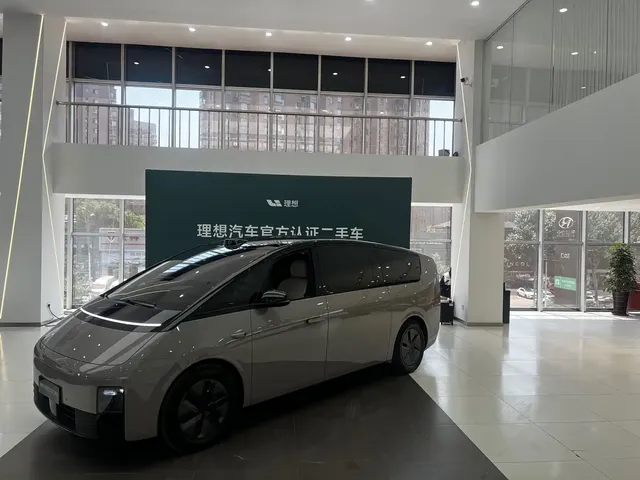 Li Auto MEGA 2024 Ultra