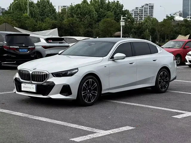 BMW 5 Series 2024 525Li M Sport Package