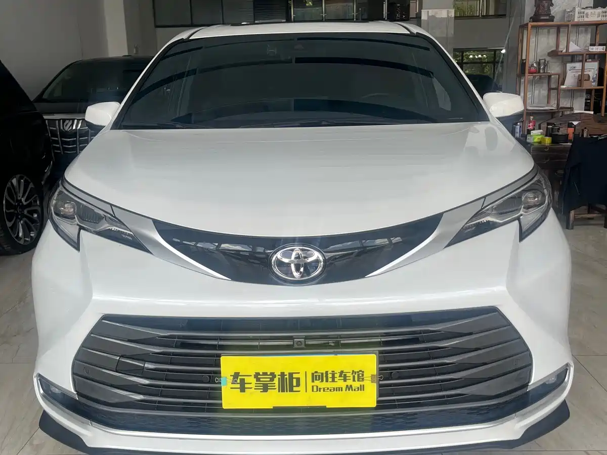 Toyota Sienna 2024 2.5L Hybrid Ultimate Premium Edition