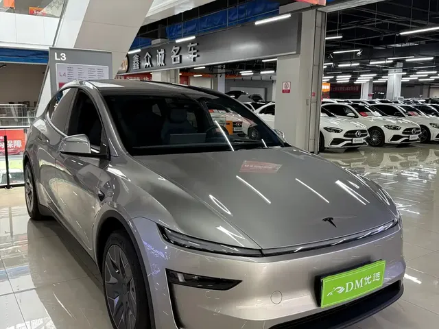 Tesla Model Y L 2025 Facelift Long Range AWD