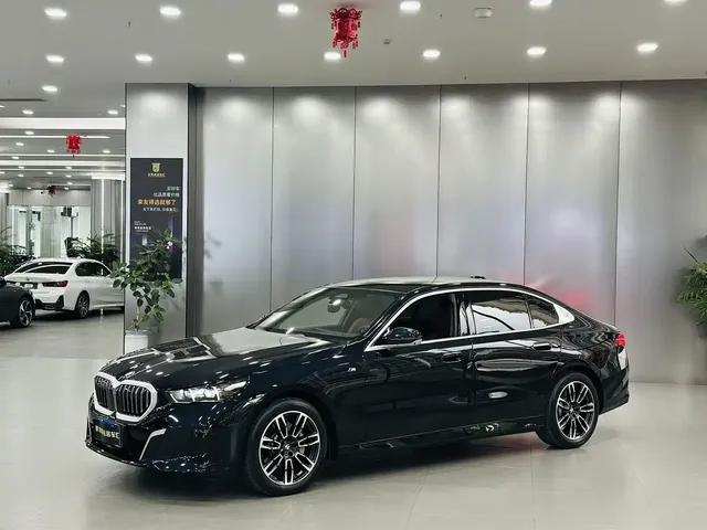 BMW 5 Series 2025 530Li Leading M Sport Package