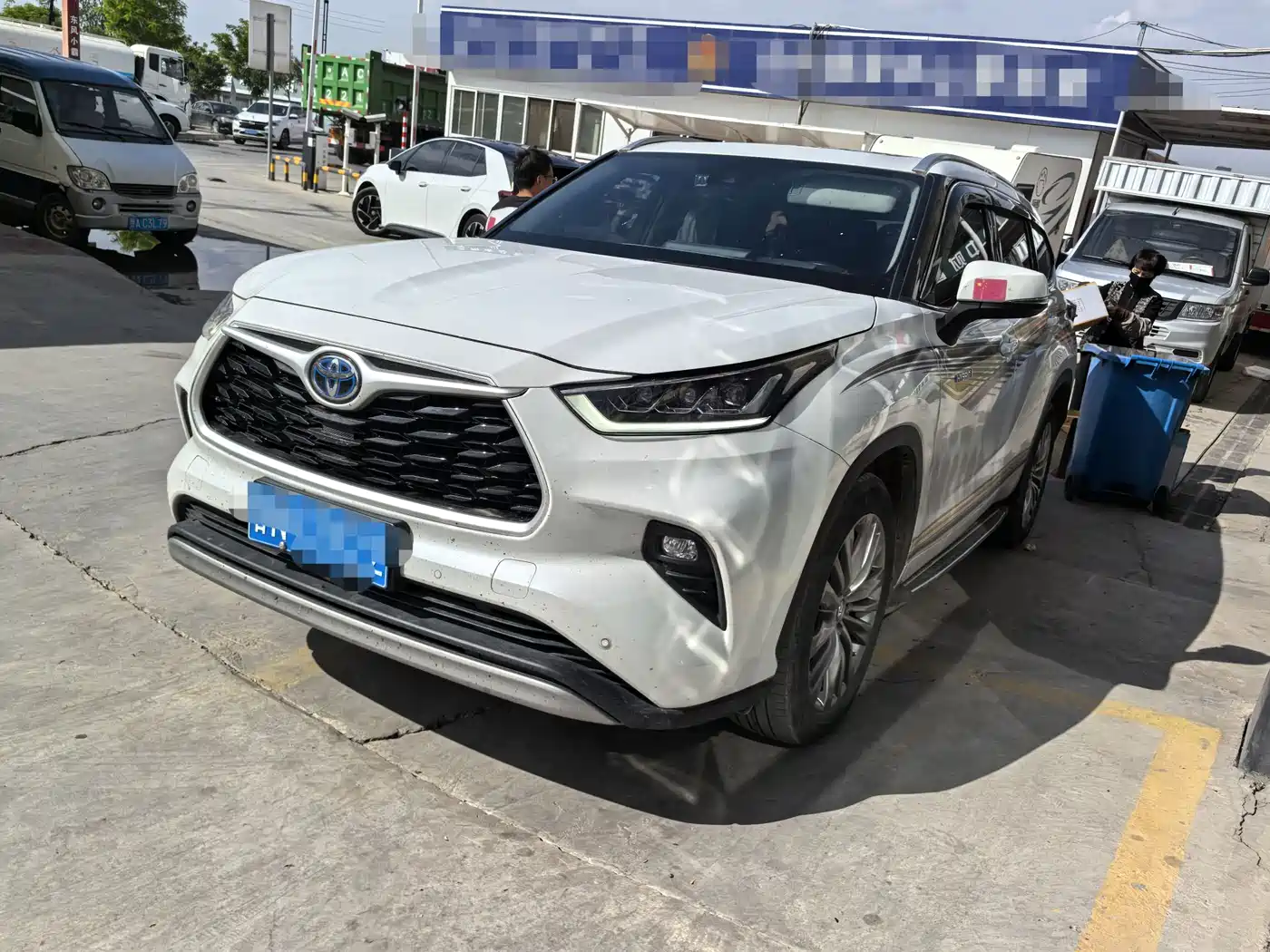 Toyota Highlander 2024 2.5L Smart Hybrid 4WD Premium 7-seater