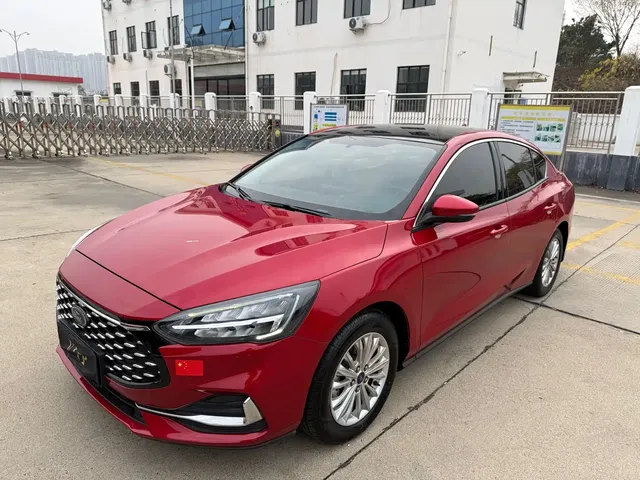 Ford Focus 2021 Sedan EcoBoost 180 Auto Trend