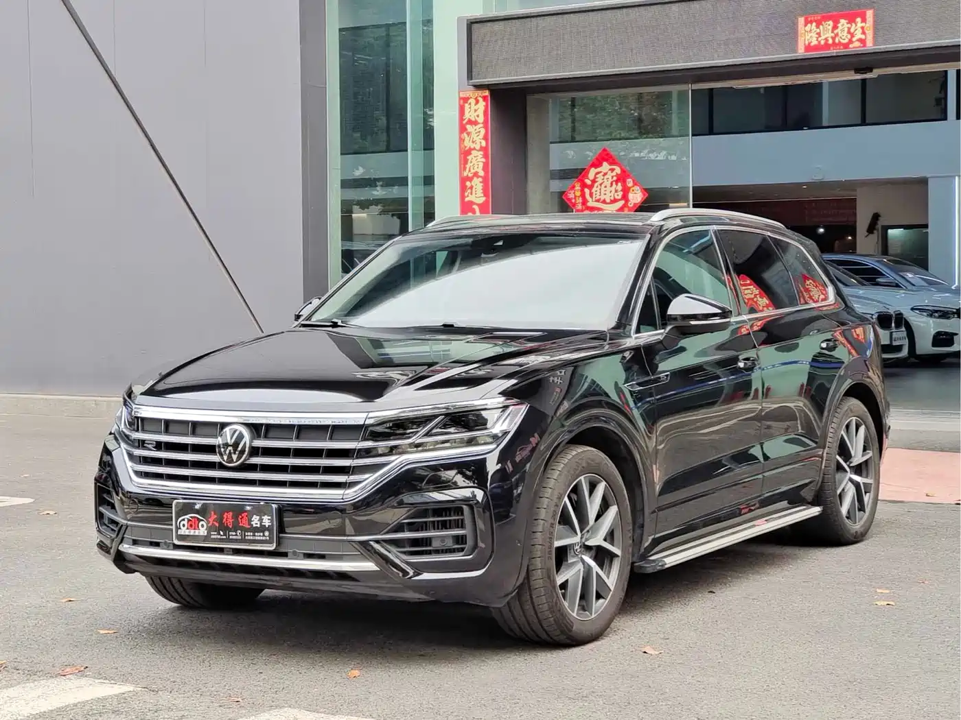 Volkswagen Touareg 2023 3.0TSI R-Line Classic Sports Package