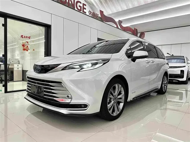 Toyota Sienna 2023 2.5L Hybrid Platinum Edition