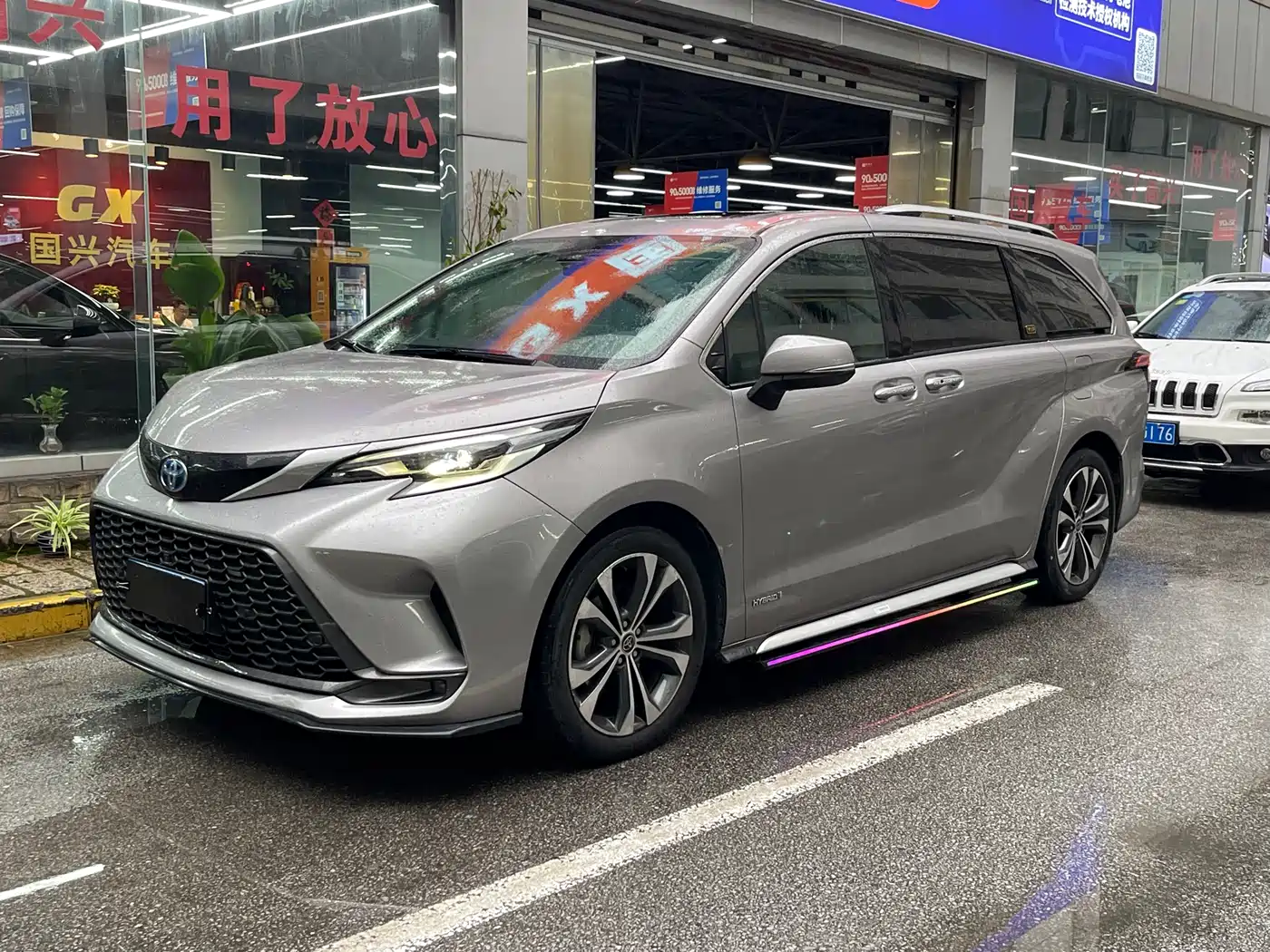 Toyota Granvia 2023 2.5L Hybrid Flagship VIP Edition