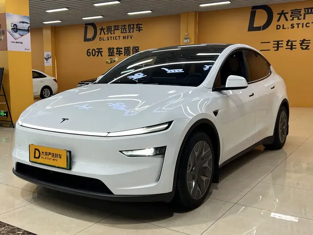 Tesla Model Y L 2025 Facelift Long Range AWD