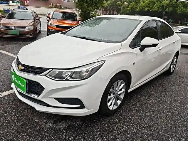 Chevrolet Cruze 2018 320 Automatic Pioneer Sunroof Edition