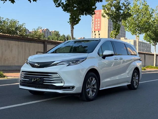 Toyota Sienna 2024 2.5L Hybrid Comfort Edition
