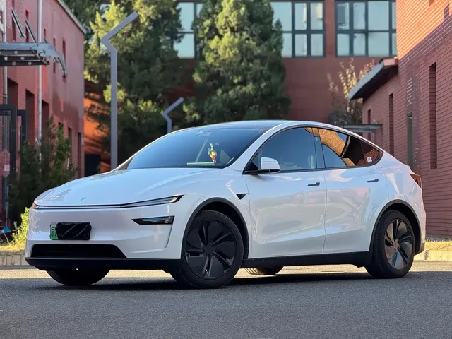 Tesla Model Y 2026 Rear-Wheel Drive