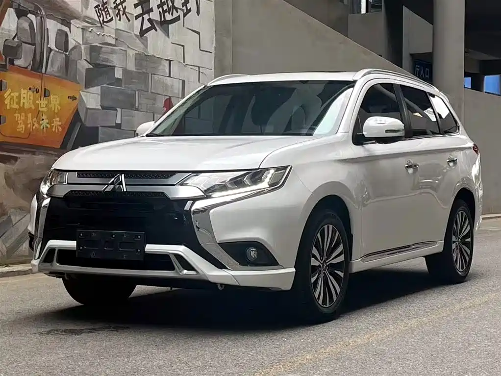 Mitsubishi Outlander 2021 2.4L 4WD Deluxe Edition 7-Seater