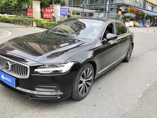 Volvo S90 2022 B5 Momentum Luxury Edition