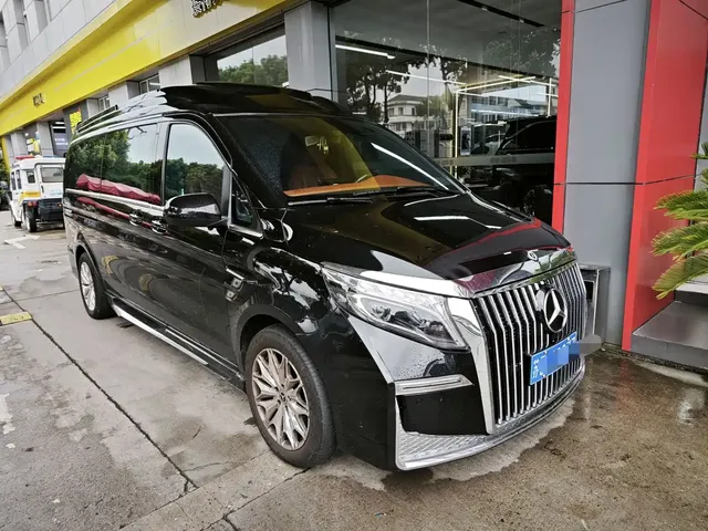 Mercedes-Benz Vito 2023 2.0T Business 8-Seater